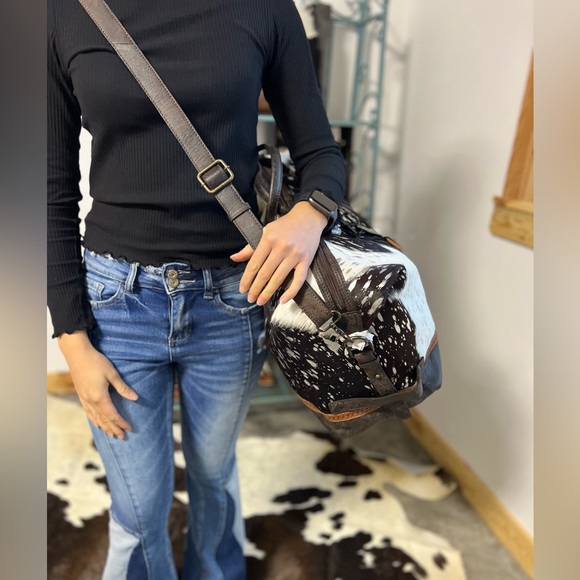 Stunning Acid Silver Cowhide Genuine Leather Womens Duffle Duffel XL Travel Bag - Picture 16 of 16